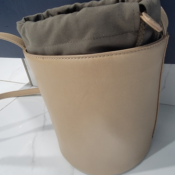 Matt & Nat Bini Bucket Bag - Picture 3 of 4
